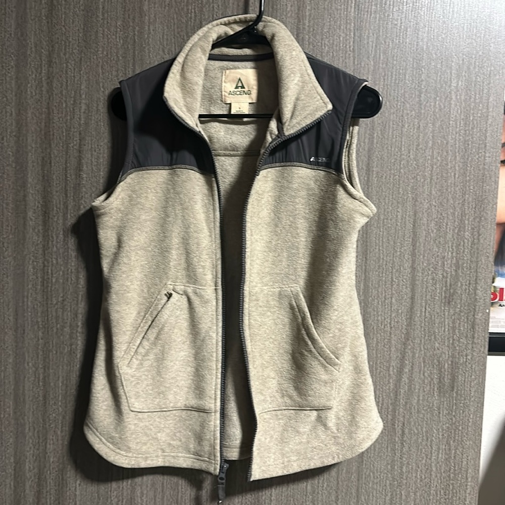 Ascend fleece vest
